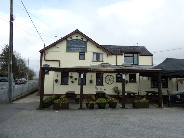 Glyntwrog pub