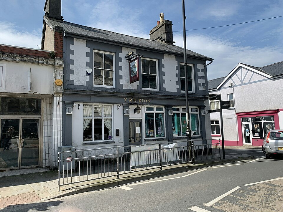 Y Meirion pub