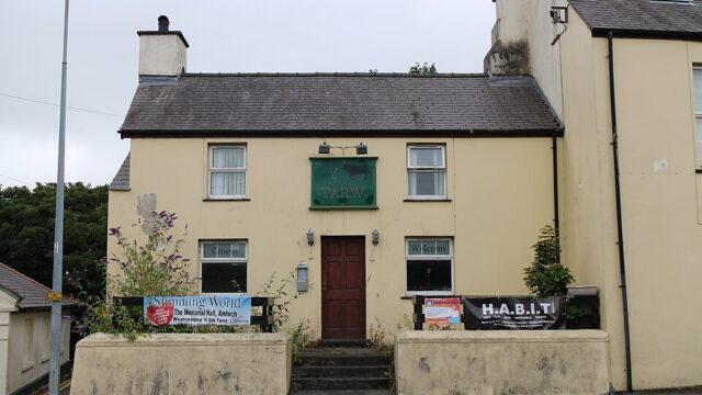 Y Tarw pub