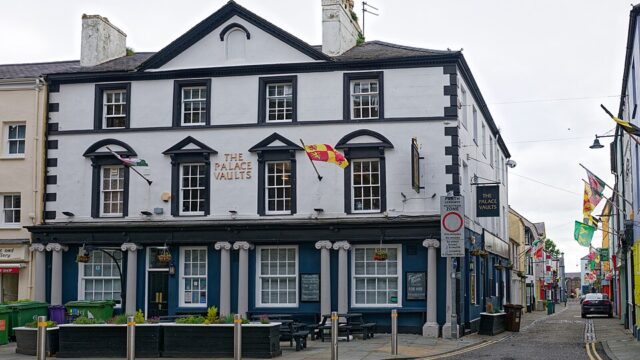 Pen Deitsh, Caernarfon