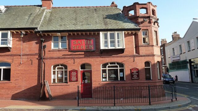Saith Seren, Wrexham