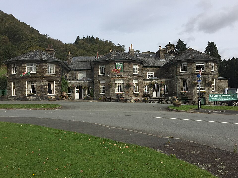 The Oakeley Arms Hotel, Tan Y Bwlch